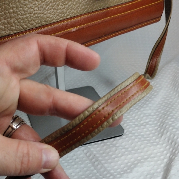 Dooney & Bourke Vintage All Weather Pebbled Leather Satchel W Strap - Picture 5 of 15